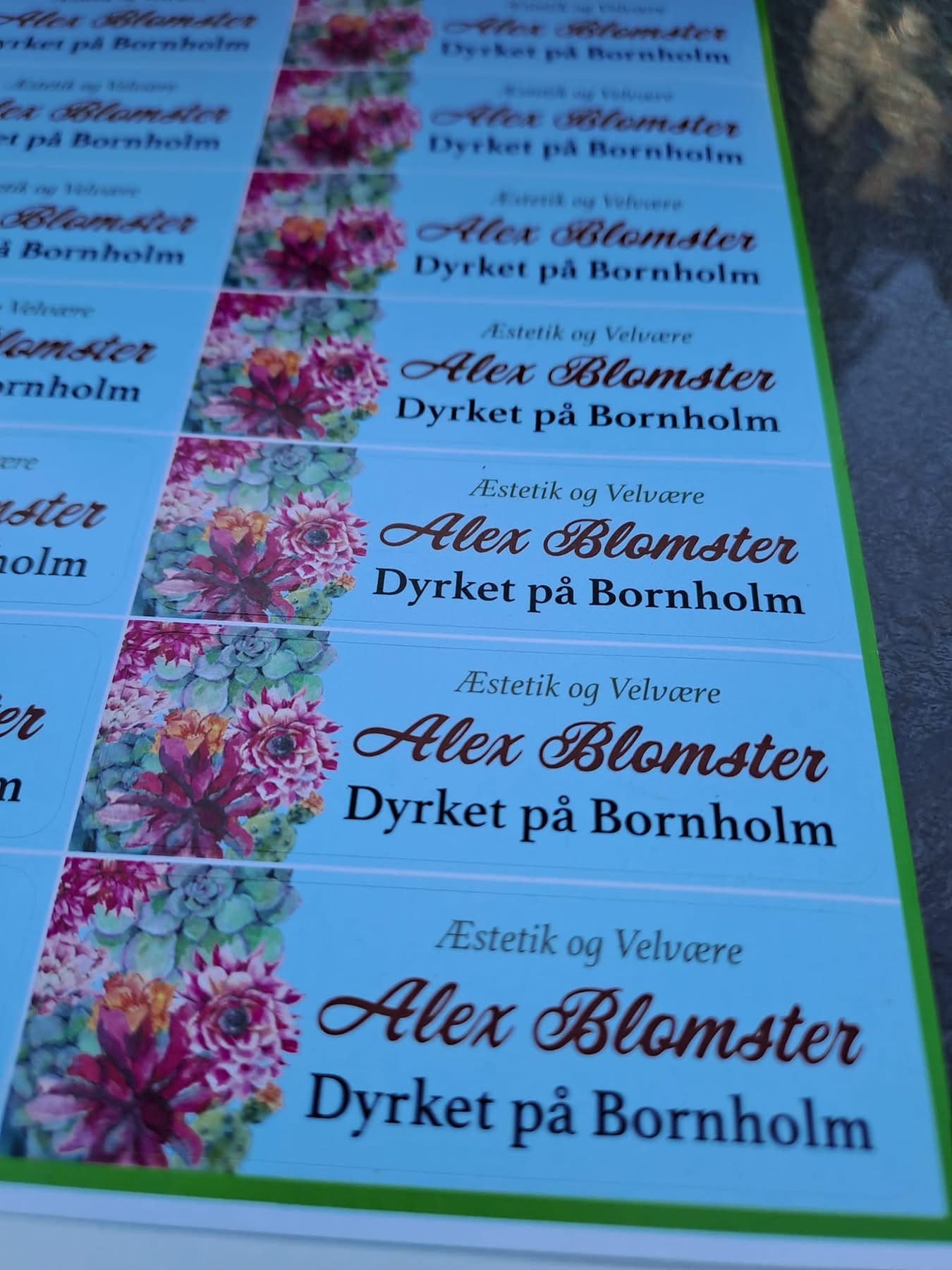 Æstetik og Velvære · Alex' Blomster · Dyrket på Bornholm etiketter